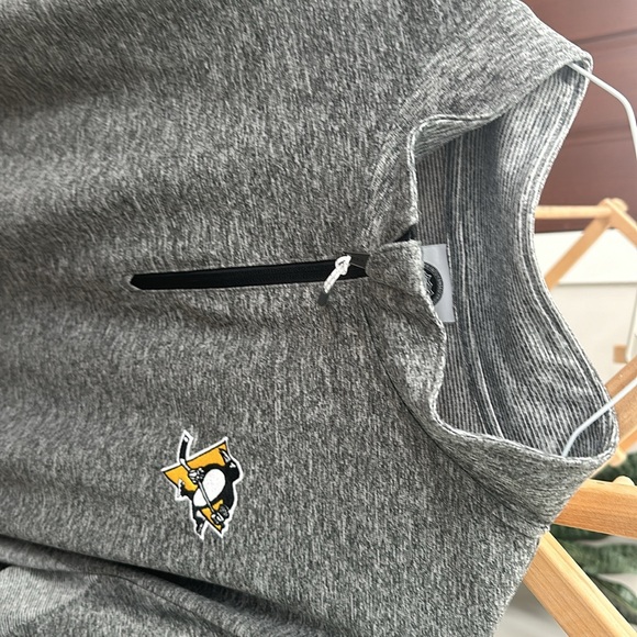 Pittsburgh Penguins quarterzip - Picture 3 of 7